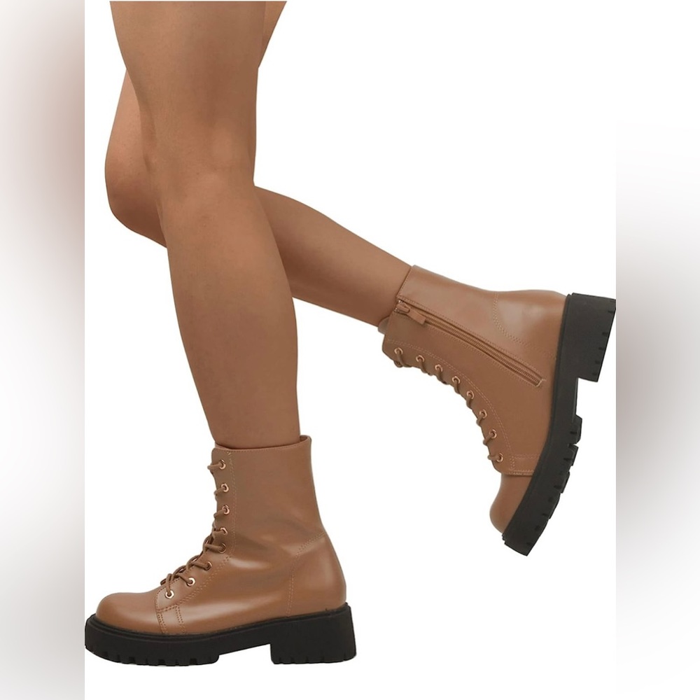 NWT Women’s Lace Up Combat Boots